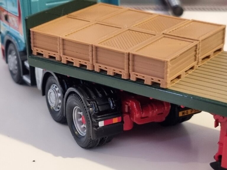 1/50 scale short crates in brown