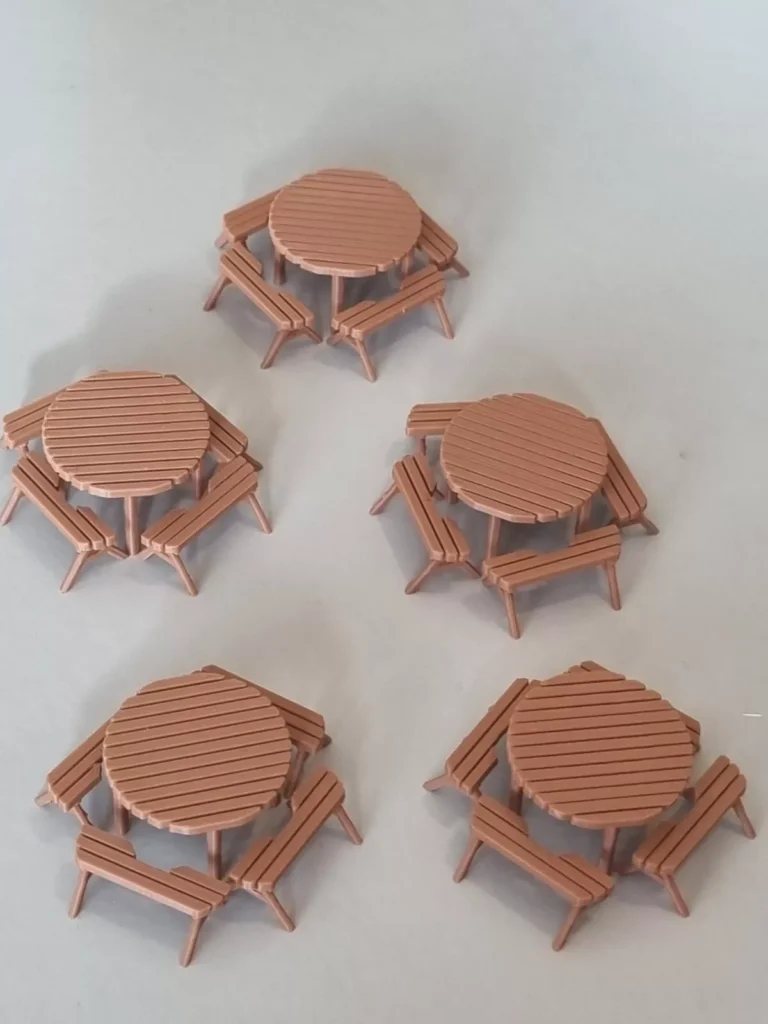 Round Picnic Tables 1/50 Scale