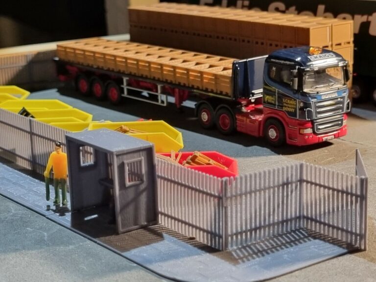 1/76 Scale Crate Load