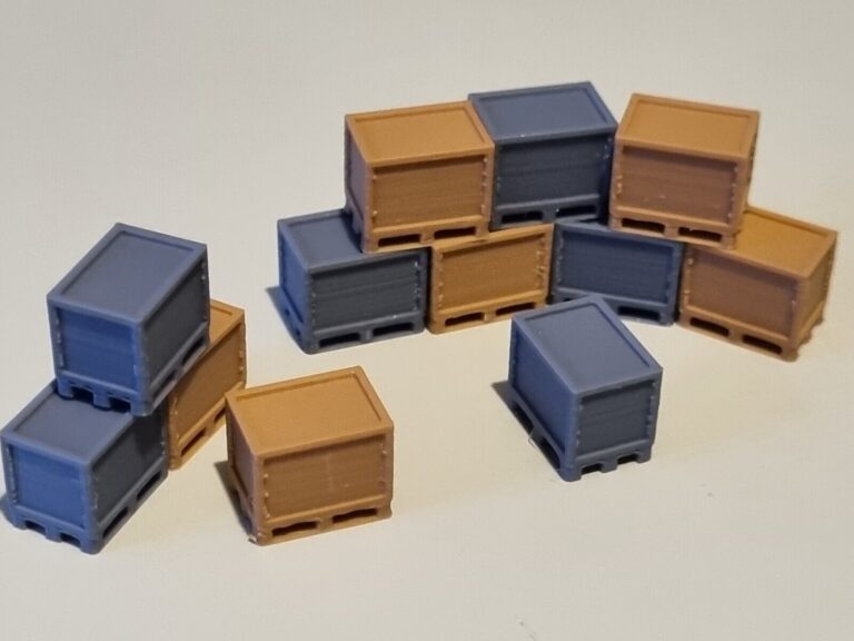 HO Gauge Large Crates in brown and grey