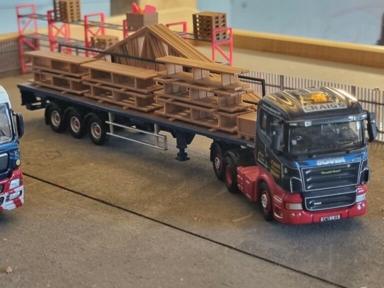 1/76 Scale Roofing Flatbed Load