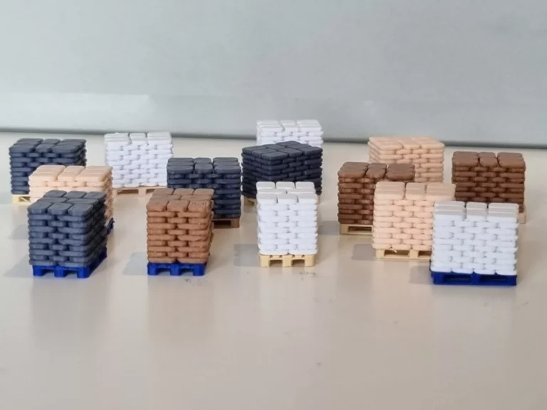 thumbnail image 2 of 1/76 Scale Pallets Of Sacks – Various Colours – OO Gauge Model Railway Scenery By CB Models 2 of 4
