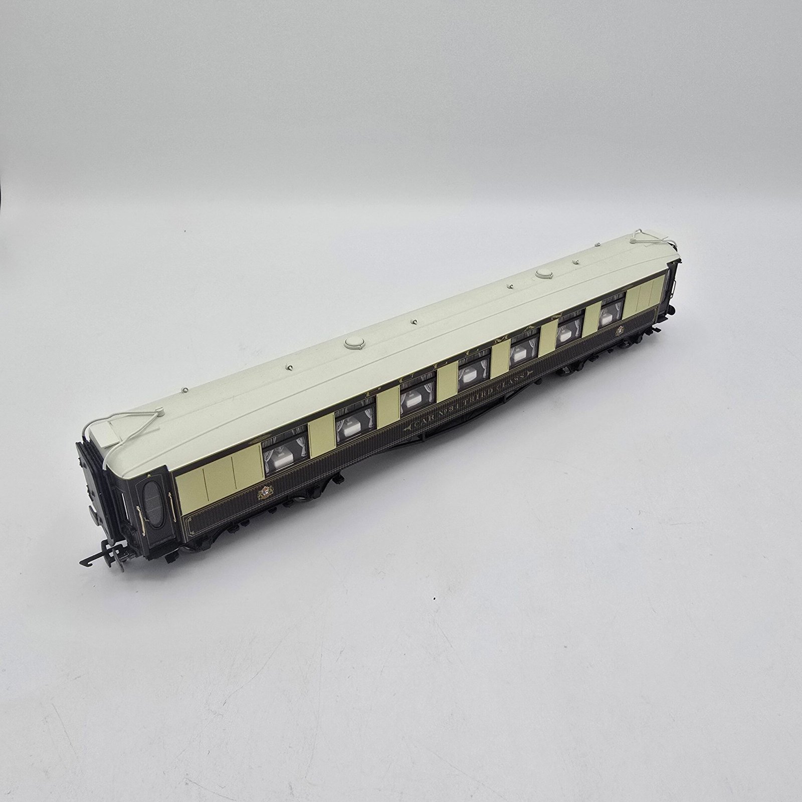 hornby-r4144a-oo-gauge-pullman-3rd-class-parlour-car-no-34-working-table-lamps